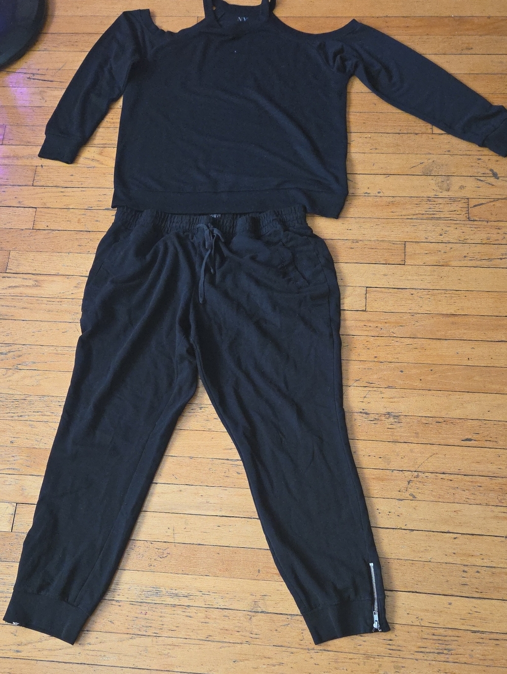 🎀New York & Company Women's Cold Shoulder Black Cozy Jogger Set